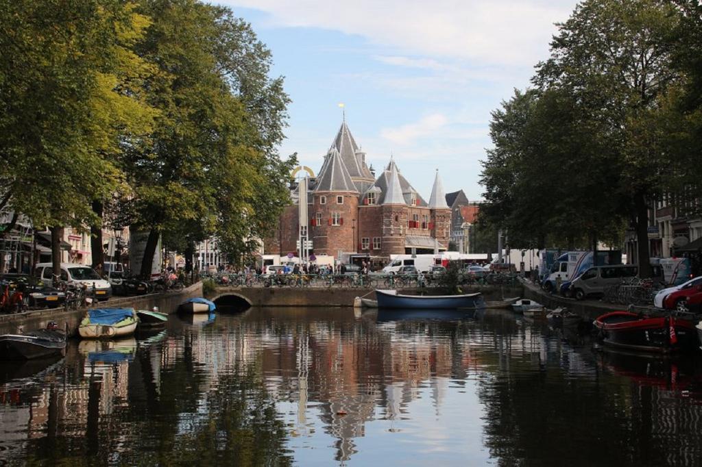 A304 Romantic Seaship In Top Center Hotel Amsterdam Exterior photo