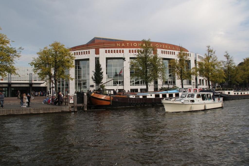A304 Romantic Seaship In Top Center Amsterdam Exterior photo