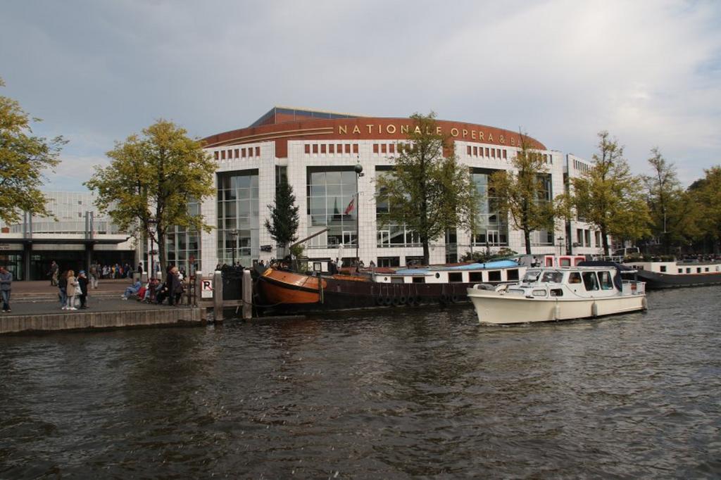 A304 Romantic Seaship In Top Center Hotel Amsterdam Exterior photo