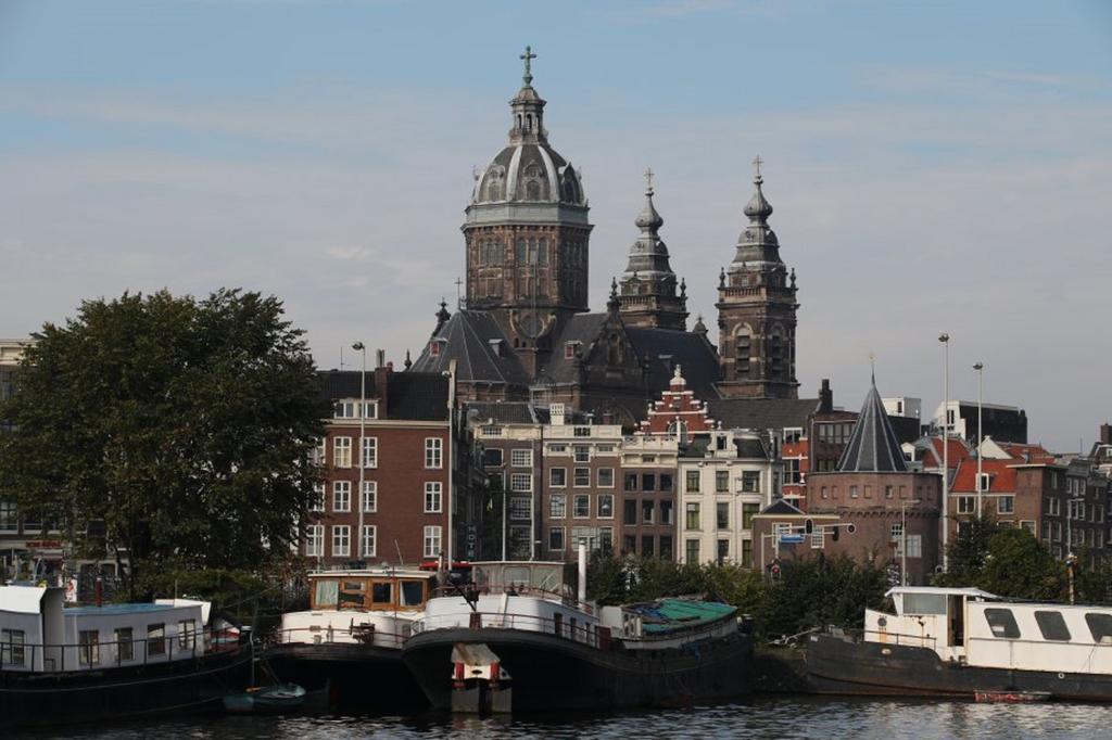 A304 Romantic Seaship In Top Center Hotel Amsterdam Exterior photo